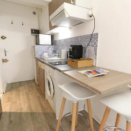 Small And Functional Studio In A Charming - Benakey * Cannes