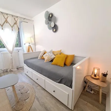 Apartment Small And Functional Studio In A Charming - Benakey Cannes