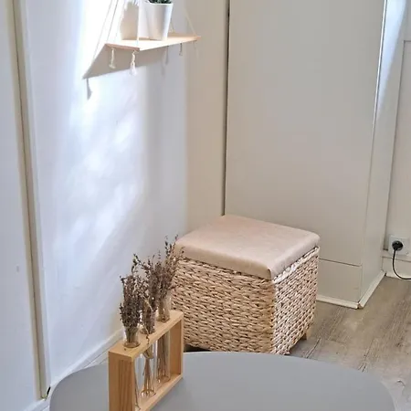 Apartment Small And Functional Studio In A Charming - Benakey
