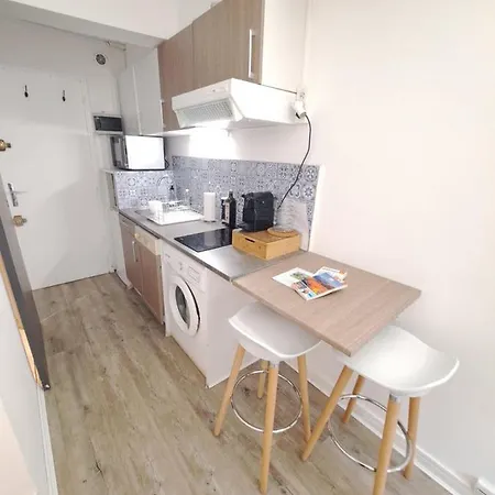 Small And Functional Studio In A Charming - Benakey Apartment